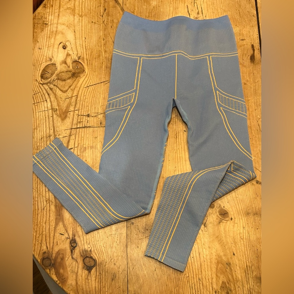 NWT Fabletics Seamless High-Waisted Compressive Legging